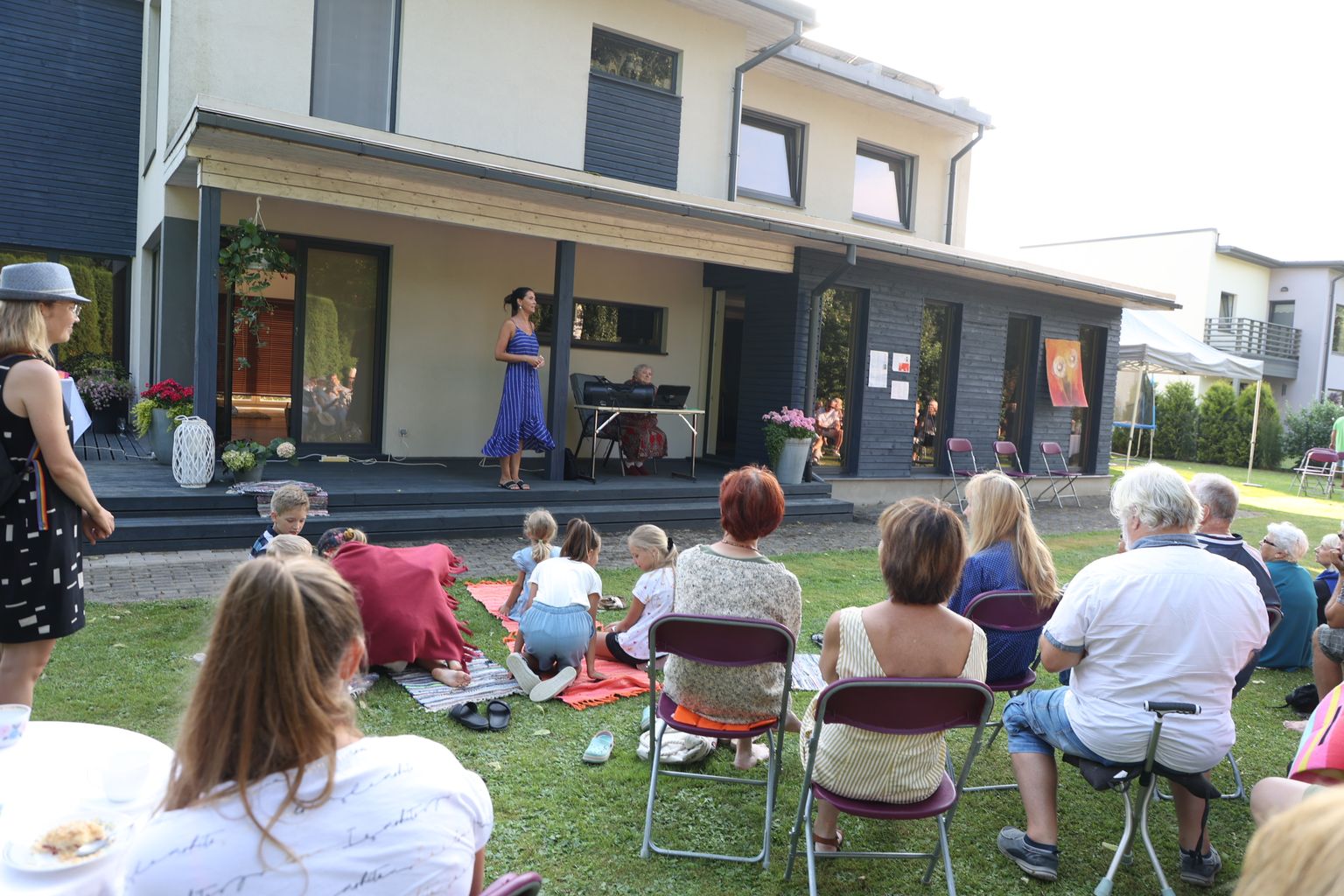 Võhma linna teatri Rassijad etendus „Kaheksa varbaga kuningas“