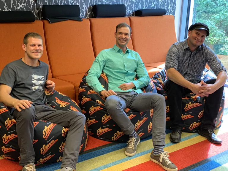 Paul Hunt, Henri Laumets ja Toomas Valk raadio Elmar stuudios.