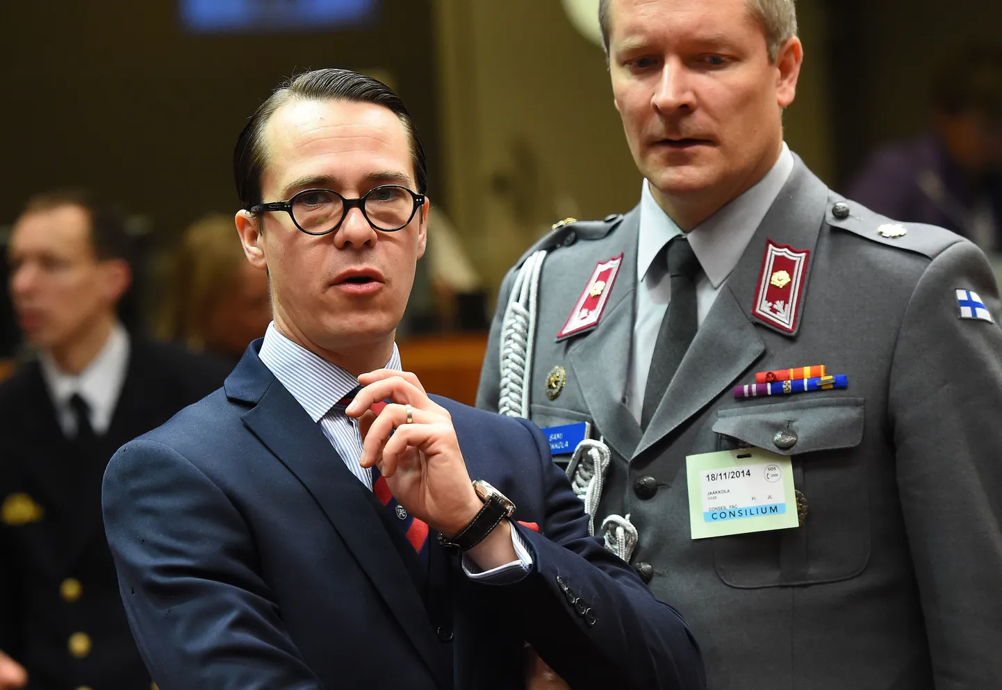 Soome kaitseminister Carl Haglund (ees vasakul)