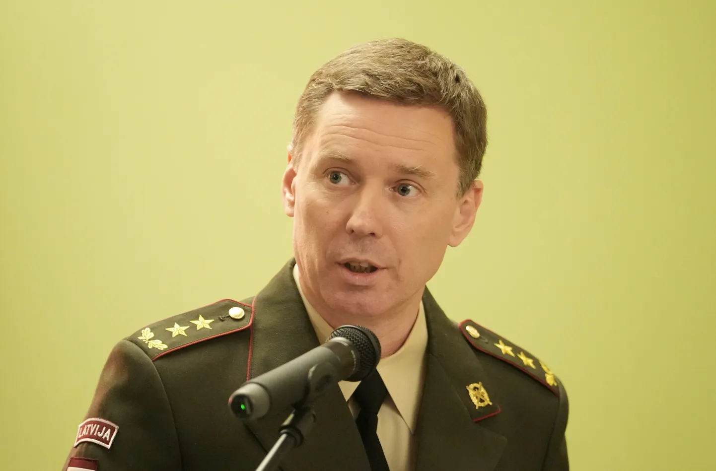 Nacionālo bruņoto spēku komandieris ģenerālmajors Kaspars Pudāns piedalās izstādes "Message Follows - Ziņojums sekos" atklāšanas pasākumā Latvijas Kara muzejā, kas sniedz ieskatu ASV un Latvijas militārās partnerības attīstībā.