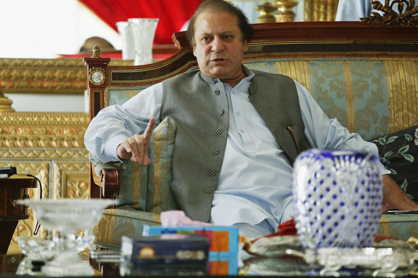 Pakistani värske peaminister Nawaz Sharif möödunud kuul oma Lahore residentsis ajakirjanikele usutlust andmas.