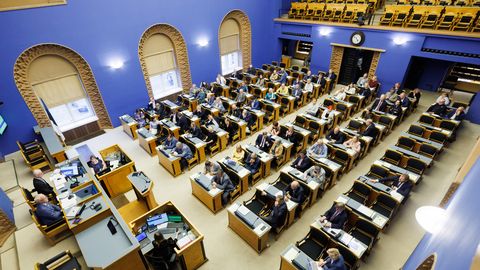 Riigikogu võttis südaööni veninud istungil vastu 28 seadust