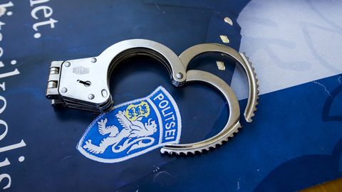 Полиция задержала трех человек, которые пытались провезти наркотик в Эстонию внутри себя