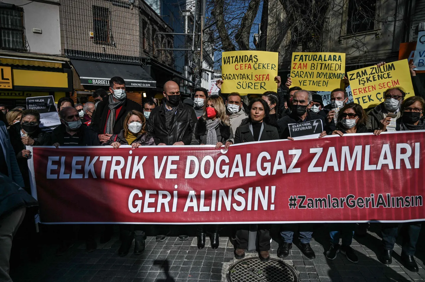Opositsiooni demonstratsioon energiahindade tõusu vastu Istanbulis 11. veebruaril 2021.