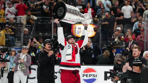 Hurricanes jõudis pärast pikka vaheaega Stanley karika võiduni