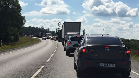 Фотоновость: пробка на шоссе Таллинн-Нарва растянулась на несколько километров