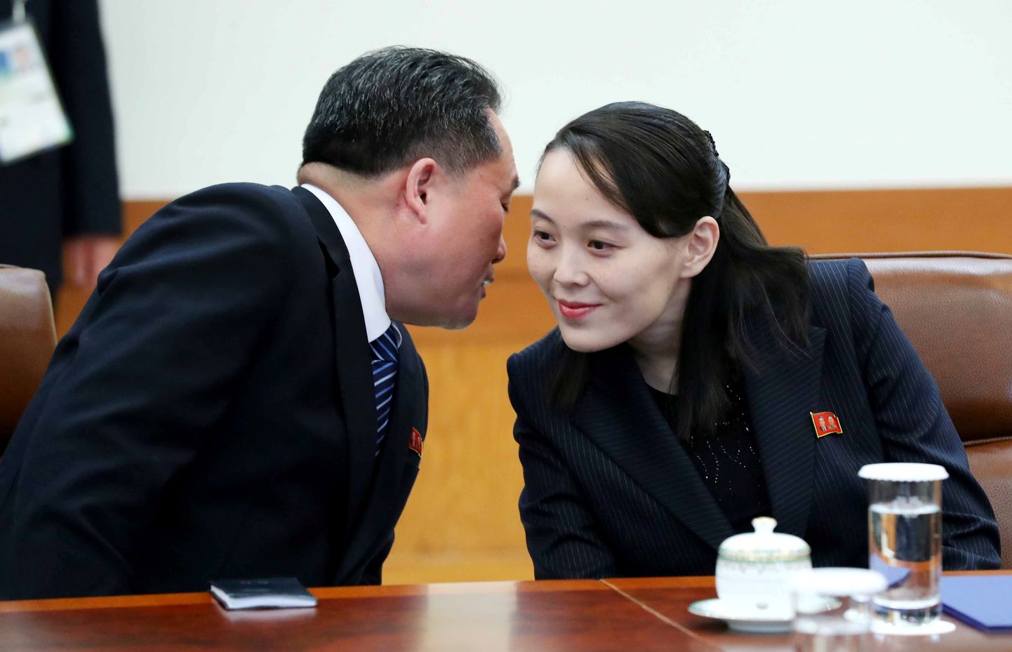 Poliitik Ri Son-kwon koos Kim Jong-uni õe, Kim Yo-Jongiga veebruaris 2018.