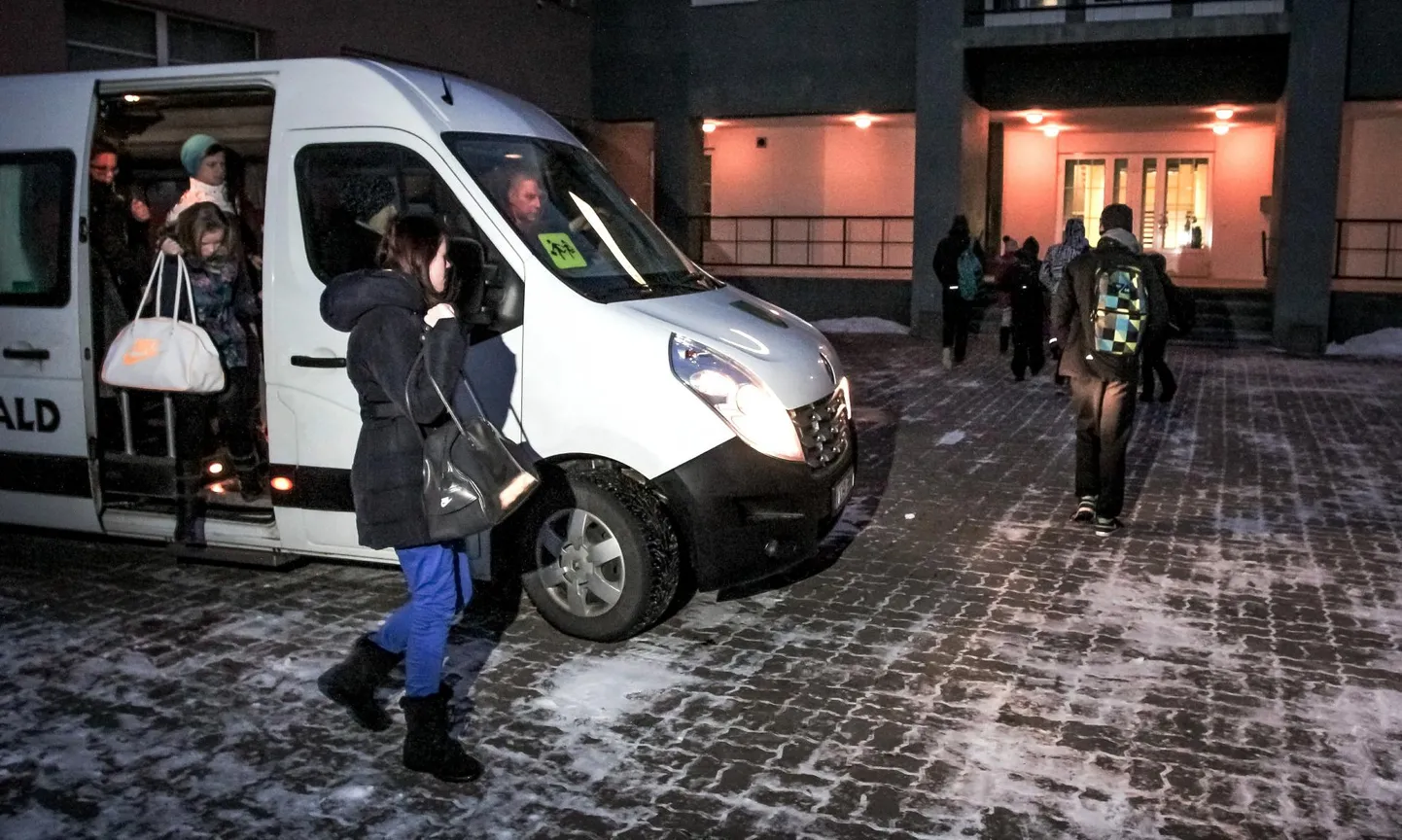 Koolibussid teenindavad mõnes maakonnas ka tavalisi reisijaid.
