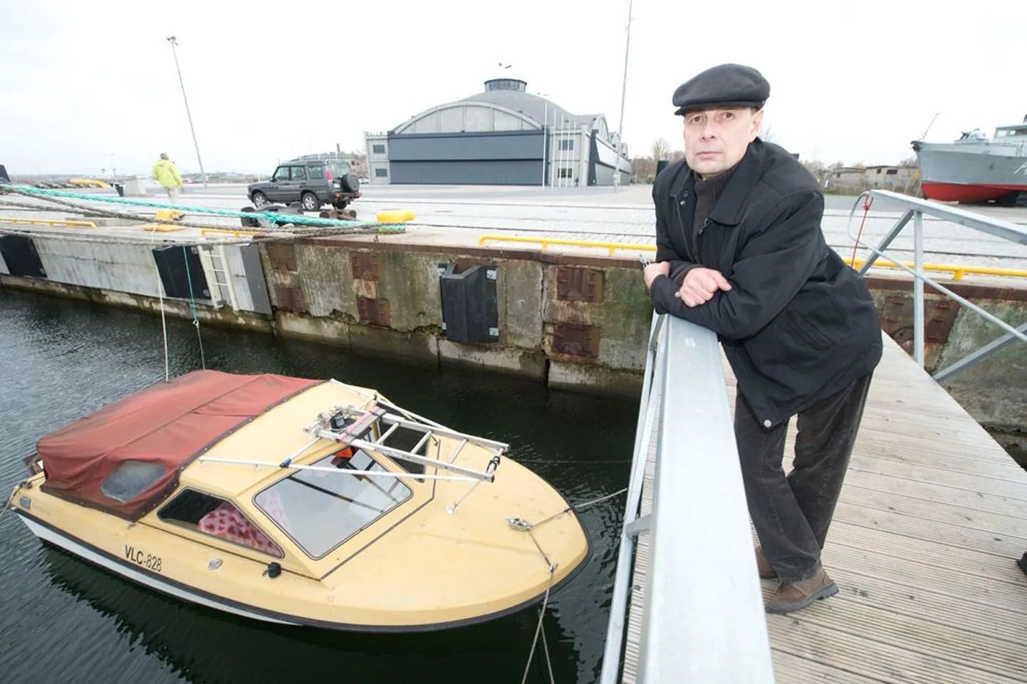 Maanteeamet jooksutas Andrei Ossiptšukki väikelaeva juhitunnistuse ennistamiseks, nõudes talt digitaalset dokumenti.