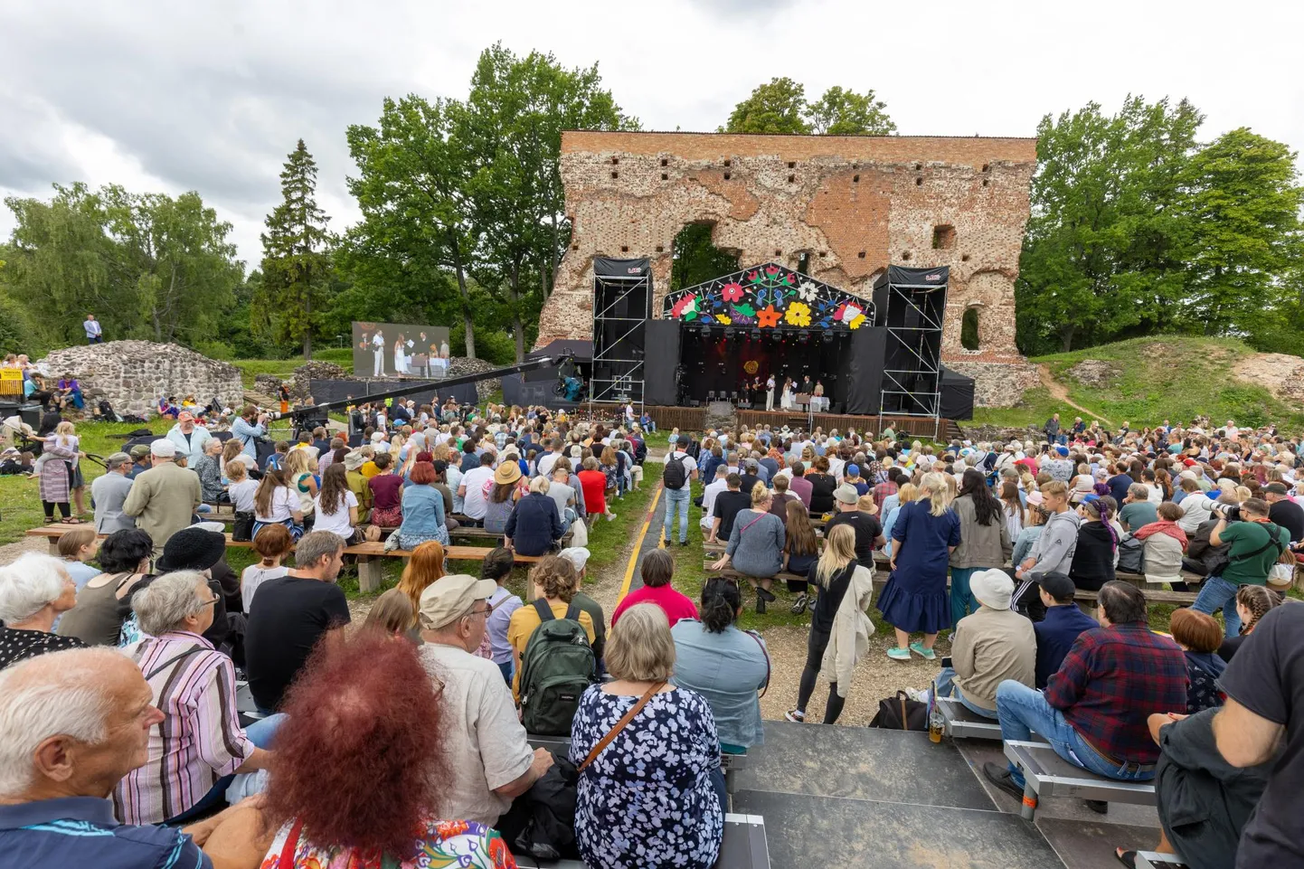 Fotomeenutus eelmise aasta Viljandi pärimusmuusika festivali avamiselt.