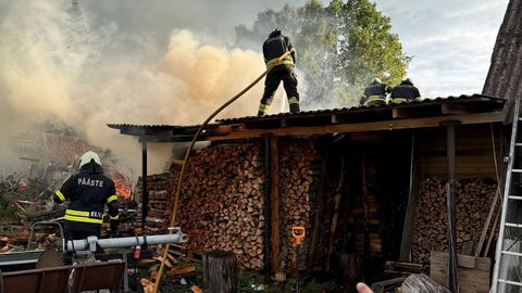 PILDID ⟩ Elva vallas hävis tules abihoone