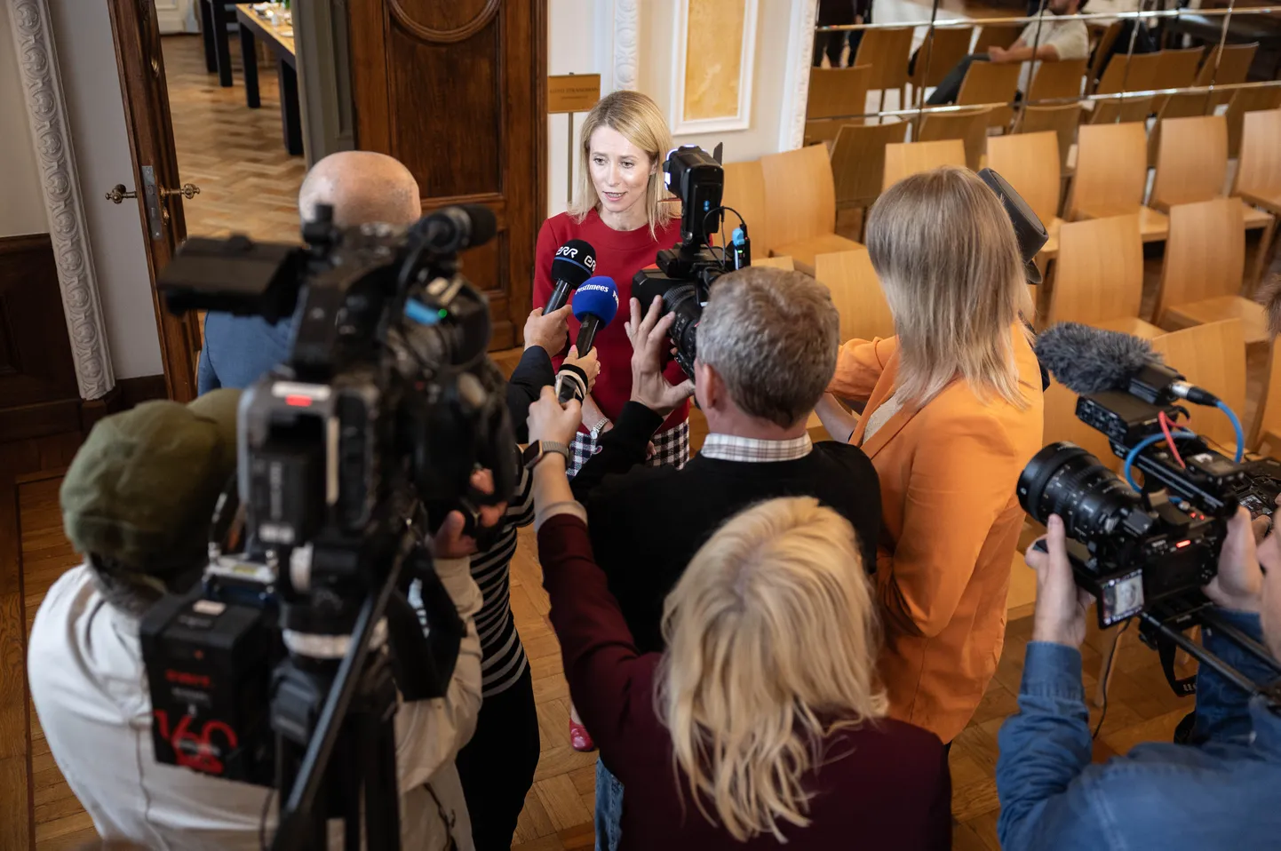 Peaminister Kaja Kallas 28. augustil riigikogus toimunud koalitsiooninõukogu koosoleku järel ajakirjanike ees.