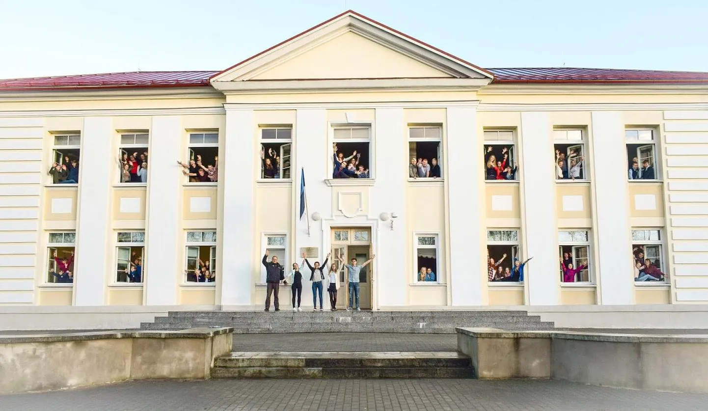 Orissaare Gümnaasium.