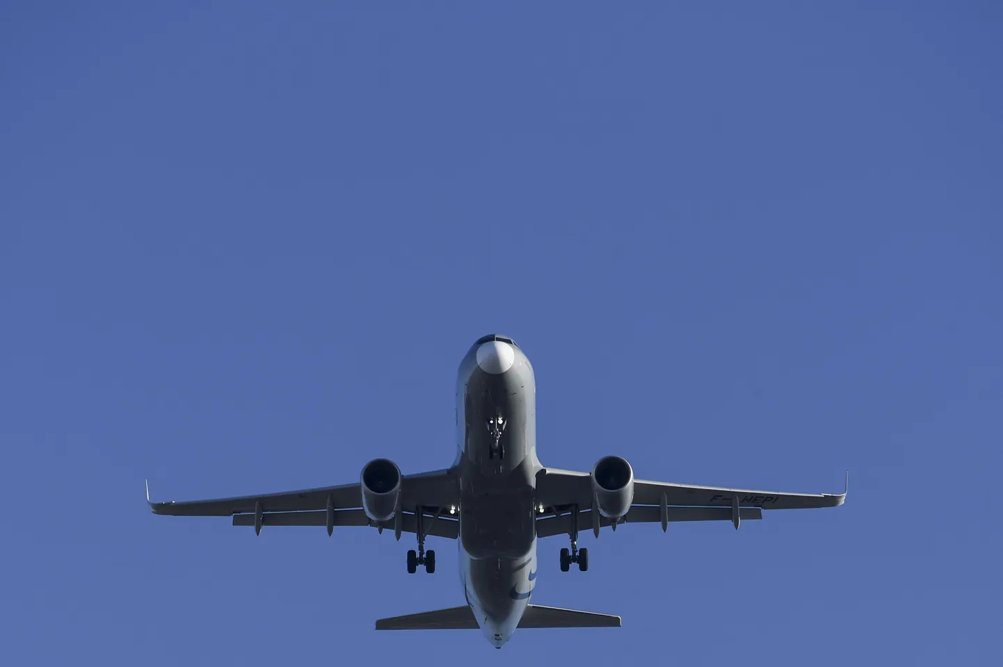 Nantes Atlantique'i lennujaamas maanduv kommertslennuk.