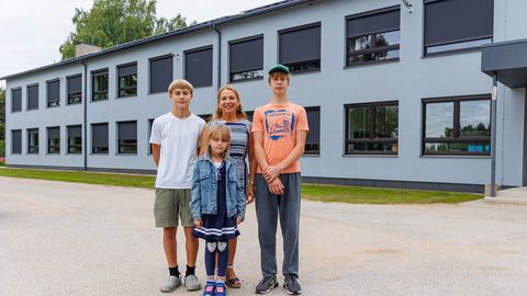 GALERII ⟩ Kasvav maakool alustas uut õppeaastat remonditud hoones