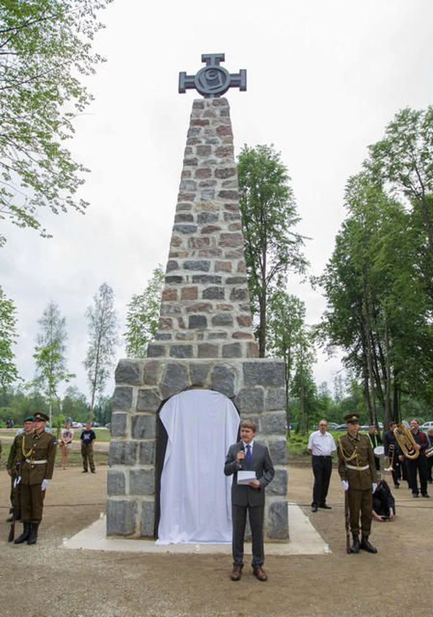 Восстановленный памятник павшим в Освободительной войне.