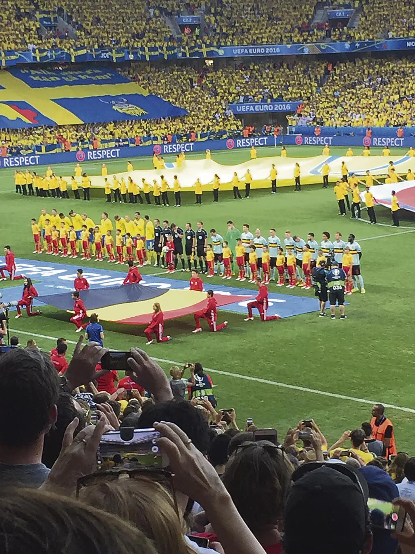Favoriidiks olnud Belgia (rohelises) alistas alagrupi viimases voorus lõpuks Eesti ülemerenaabri Rootsi 1:0 ja saatsid nad koju.