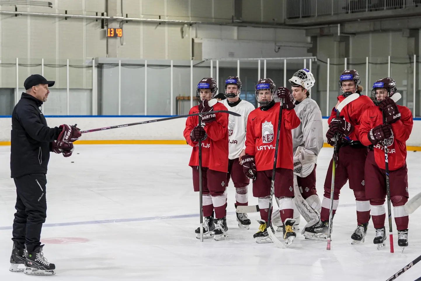 Latvijas U-18 hokejisti.