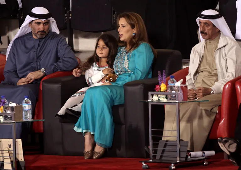 Dubai šeik Mohammed bin Rashid Al Maktoum (vasakul), ta naine, printsess Haya bint al-Hussein ja nende tütar Al Jalila.