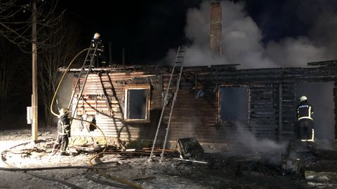 Fotod: Jõgevamaal hukkus elumaja põlengus inimene