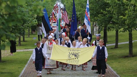 VIDEOLUGU ⟩ Võrus algas üle aastate täispikk pärimustantsu festival