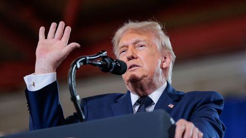 UUS RÜNNAK? ⟩ Trump jätab «valitsusega seotud asjaolude» tõttu poja pulma minemata