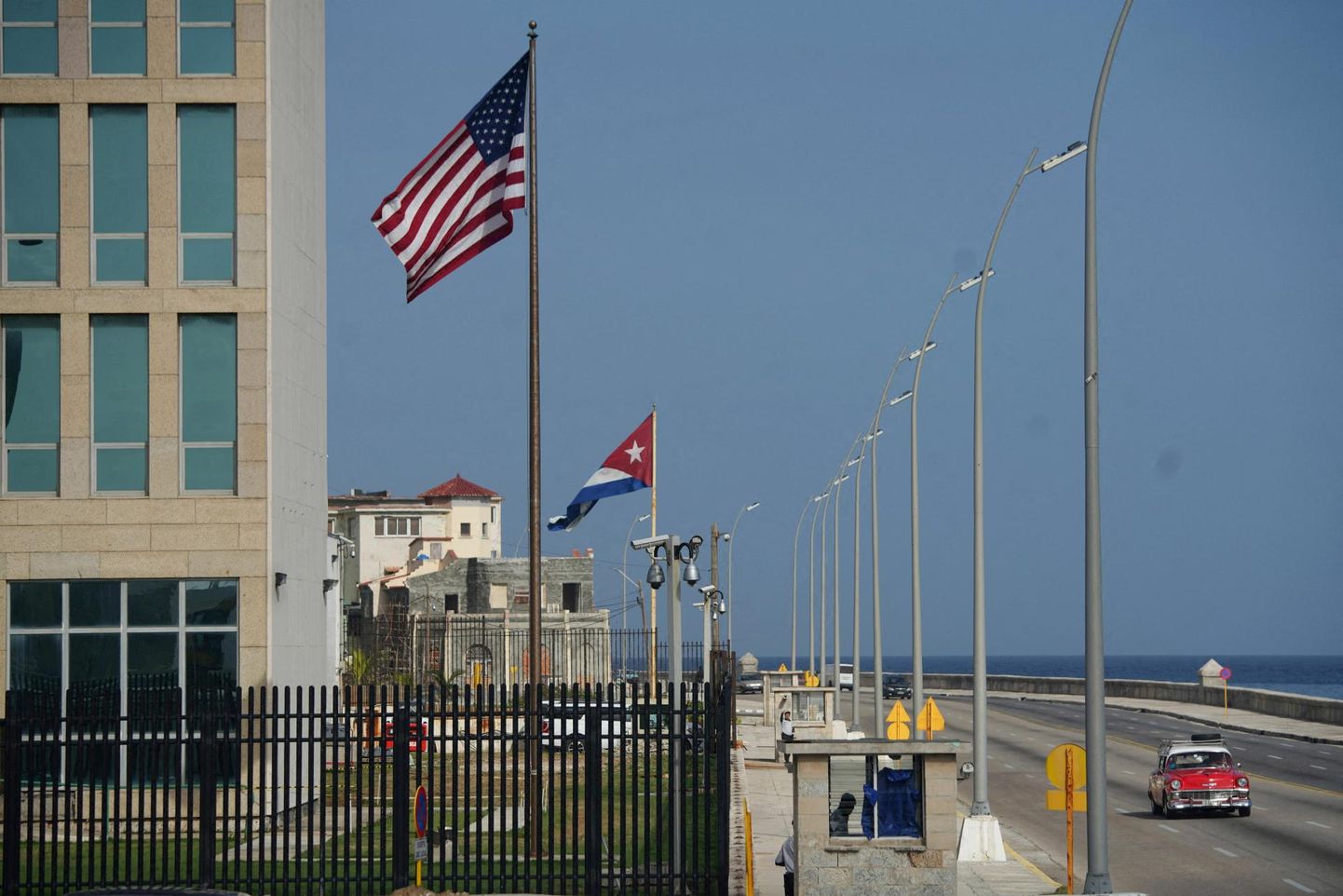 Esimesed Havanna sündroomi nime saanud haigestumised ilmnesid 2016. aastal Kuubal USA saatkonna töötajate seas.