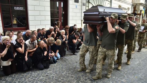 Erdogan in Trump podpirata srečanje Zelenskega in Putina, medtem ko se vojna v Ukrajini nadaljuje z ruskimi napadi