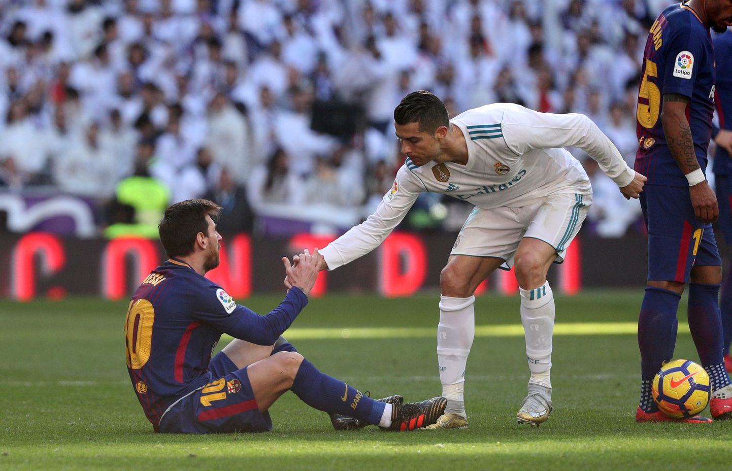 Lionel Messi (vasakul) ja Cristiano Ronaldo saavad tänavuse hooaja Meistrite liiga alagrupivoorus taaskord üksteiselt mõõtu võtta.