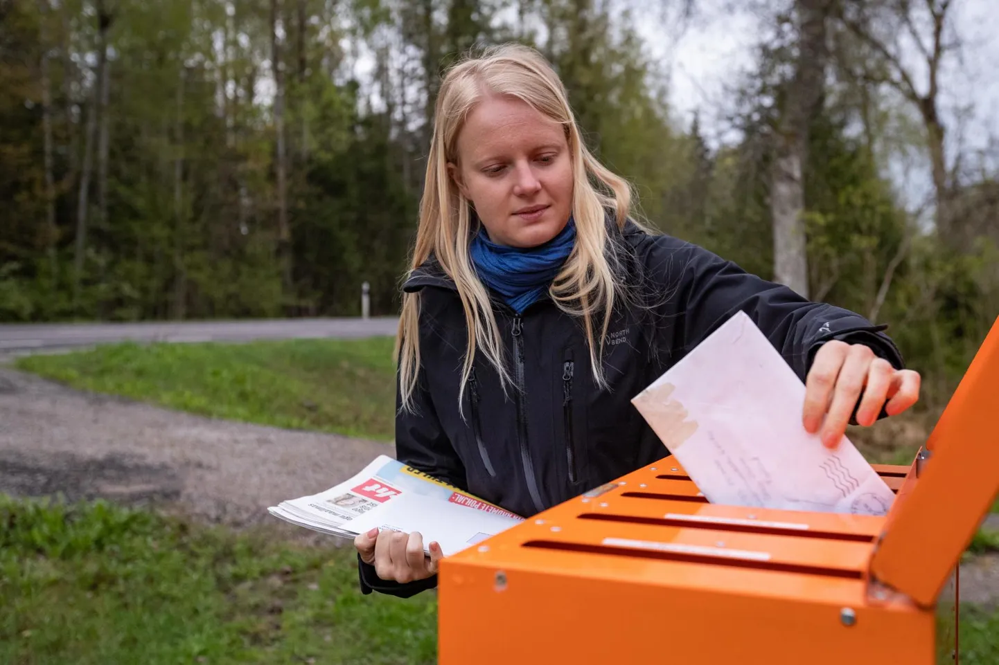 Postimehe reporter Mari Mets proovis kolme päeva jooksul kirjakandjaametit ja kirjutas eilses lehes tööjõunappuse tõttu praegu ametis olevate postiljonide ülekoormusest.