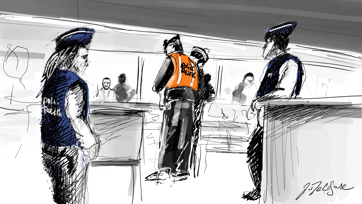 Sel Brüsseli kohtus esmaspäeval visandatud sketšil on näha politseinikke 2016. aasta 22. märtsi terrorirünnakute protsessi istungil. Enesetapurünnakutes Zaventemi rahvusvahelises lennujaamas ja Molenbeeki metroojaamas sai surma 32 ja vigastada 324 inimest. Rünnakud tunnistas omaks terroriorganisatsioon Islamiriik.