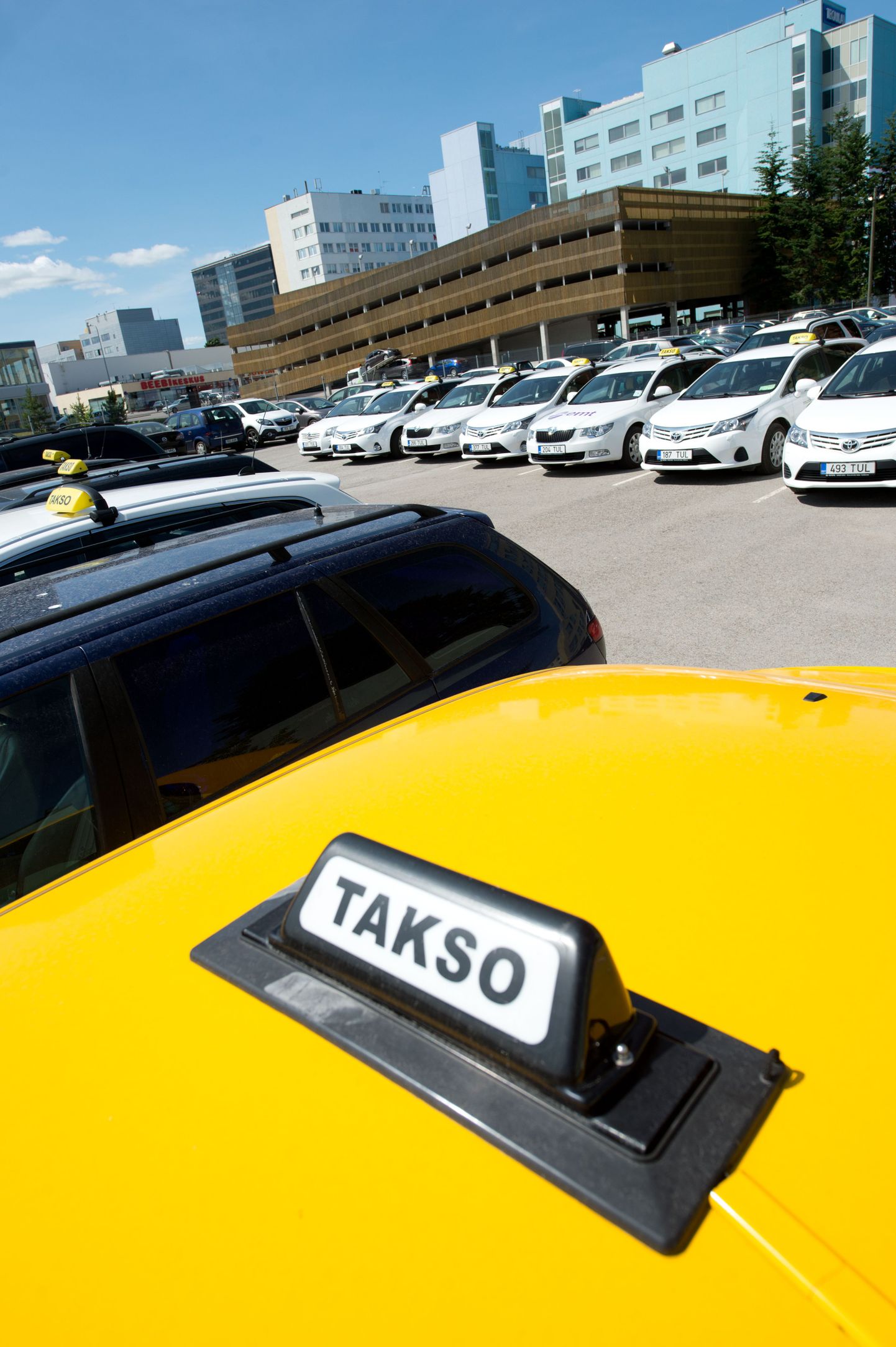 Taksojuhid ei pea enam teenindajakaardi saamiseks keelenõude täitmist tõendavad dokumenti näitama.