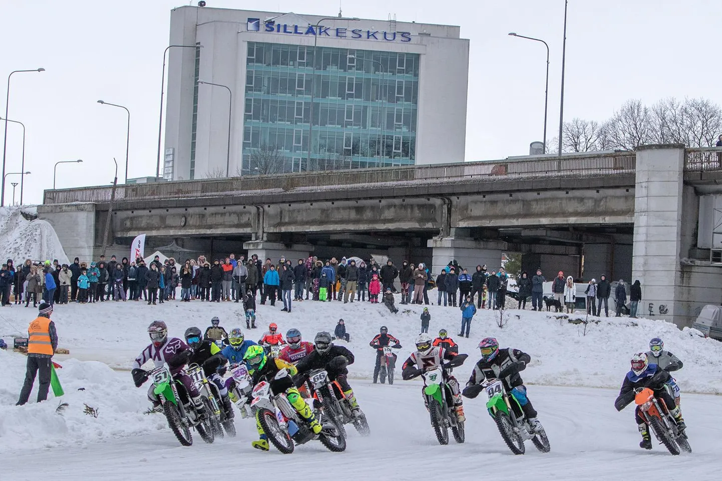 MX Open jääpiigi klassi start, ees Andre Park.