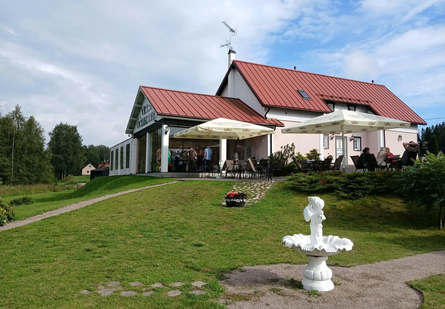 Vähe on toidukohti, mis saavad uhkustada nii romantilise vaatega nagu Ööbikuoru Villa restoran Andreas.