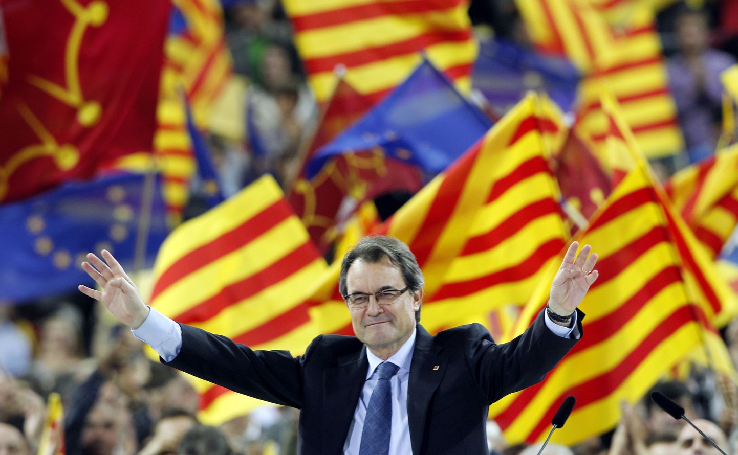 Artur Mas eile Barcelona jalgpallistaadionil kõnet pidamas.