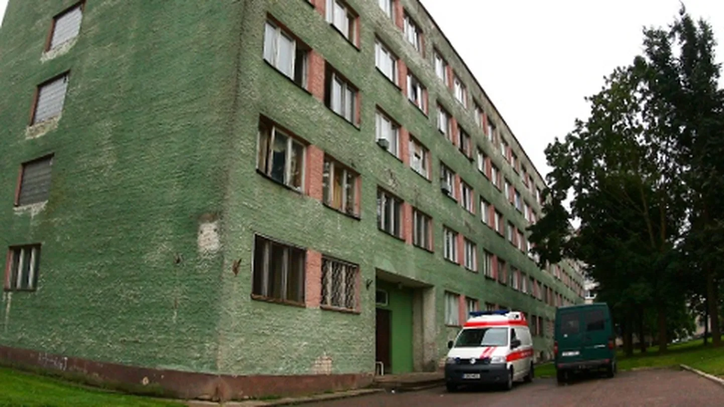 Narvas Kreenholmi 40 asuv ühiselamu on üks rahvarohkemaid ning seetõttu tuleohutuse seisukohast ja ka sotsiaalses mõttes viletsaim.