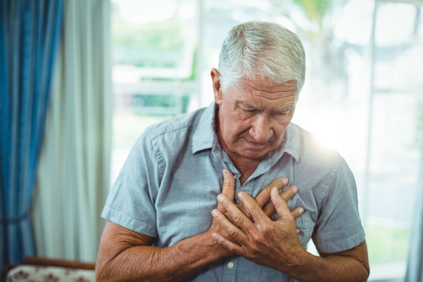 Kui südamepekslemisega esineb ebameeldiv tunne või valu rinnus, tuleks pöörduda EMO-sse või kutsuda kiirabi.