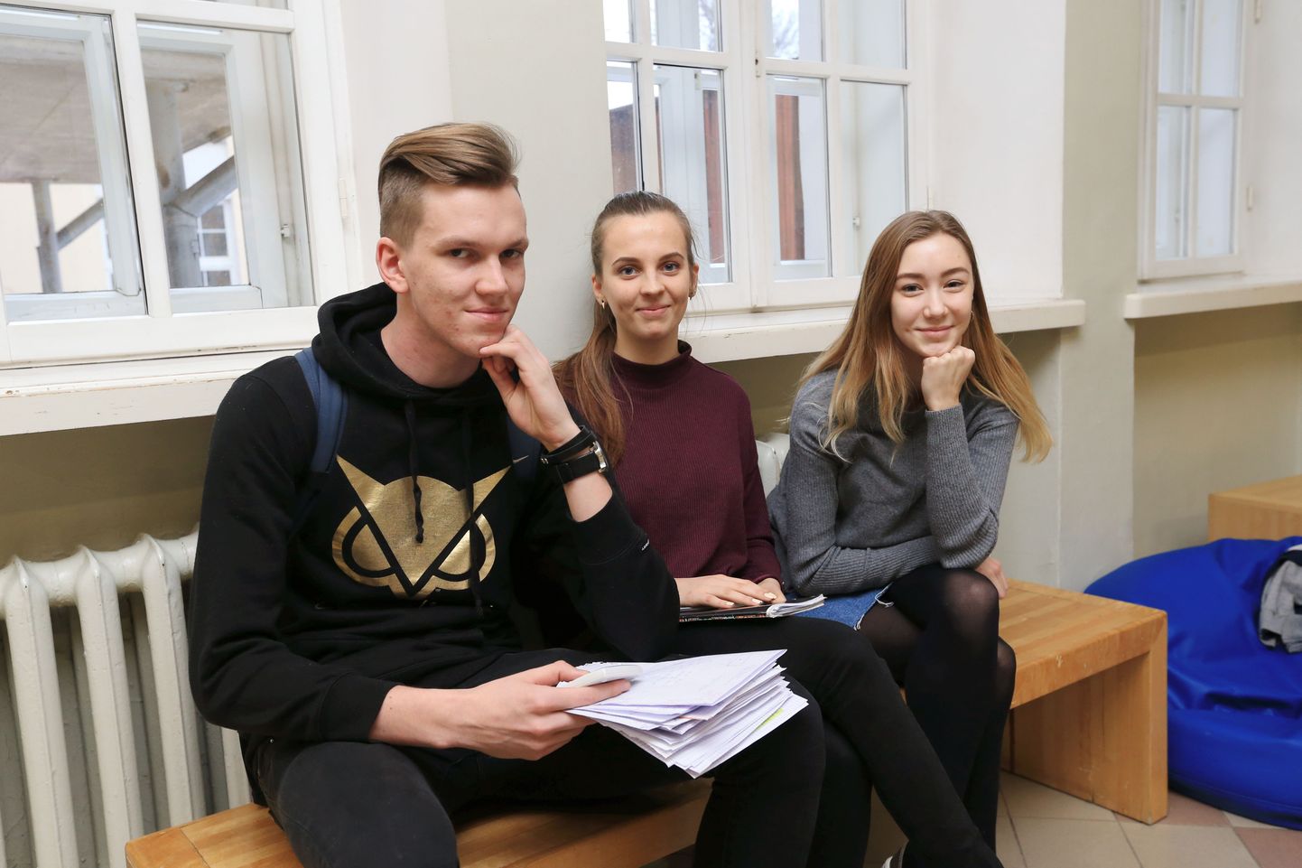 Miina Härma gümnaasiumi 12.c klassi õpilased Danel Kivi, Kadri Margus ja Hanna Jaani 
ei näinud 
muudetud koolivaheajas suurt probleemi.