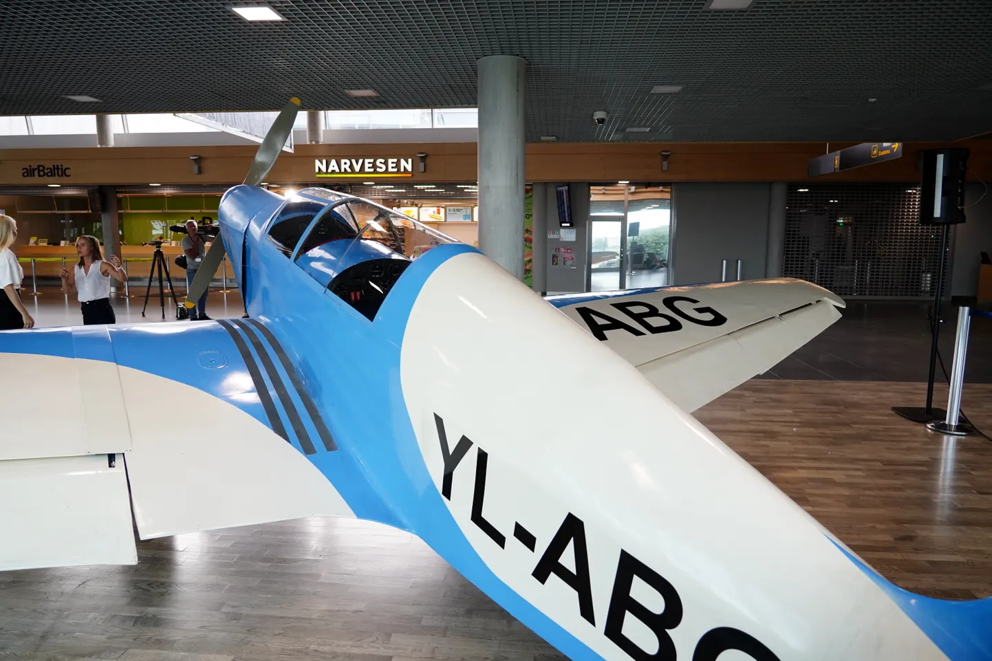 Jaunatklātā latviešu aviokonstruktora Kārļa Irbīša lidmašīnas replika "I-12" lidostā "Rīga".