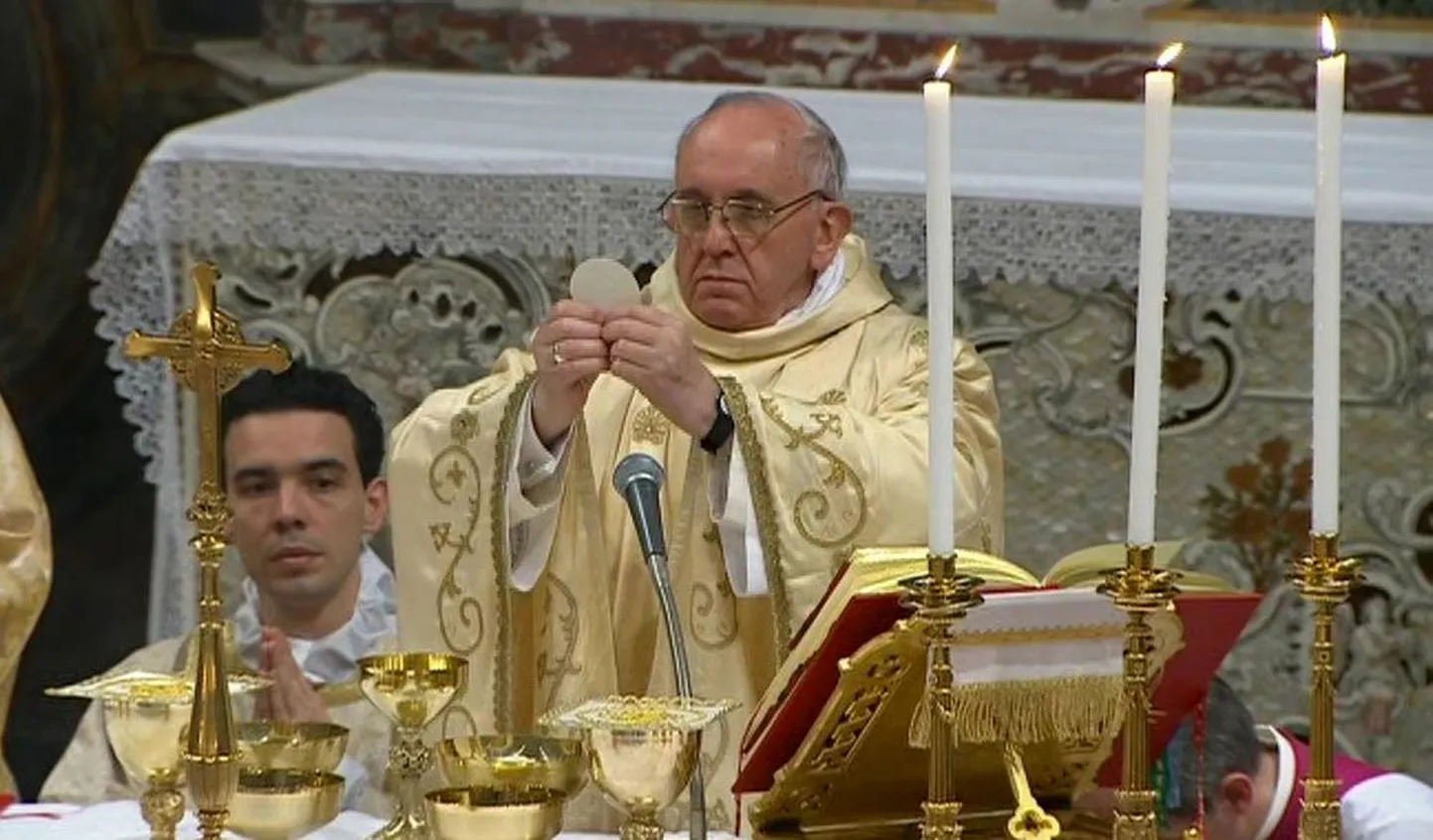 Franciscus kutsus eile Vatikani Sixtuse kabelis oma esimesel missal paavstina üles kirikut uuendama.