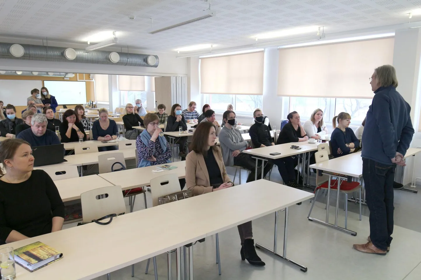 Järvamaa kutsehariduskeskuse direktor Rein Oselin räägib praktikajuhendajatele kooli heast mainest ja praktilise väljaõppe olulisusest õppekavas.