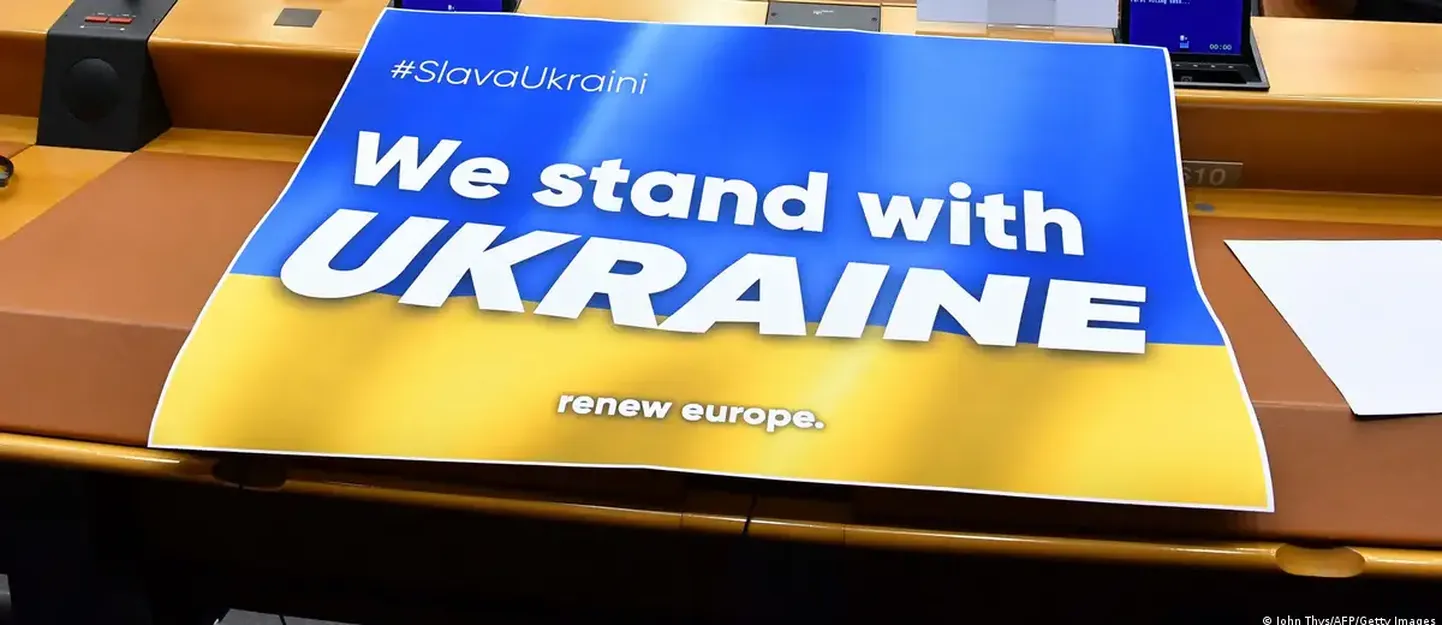 Плакат в поддержку Украины на заседании Европарламента (фото из архива)