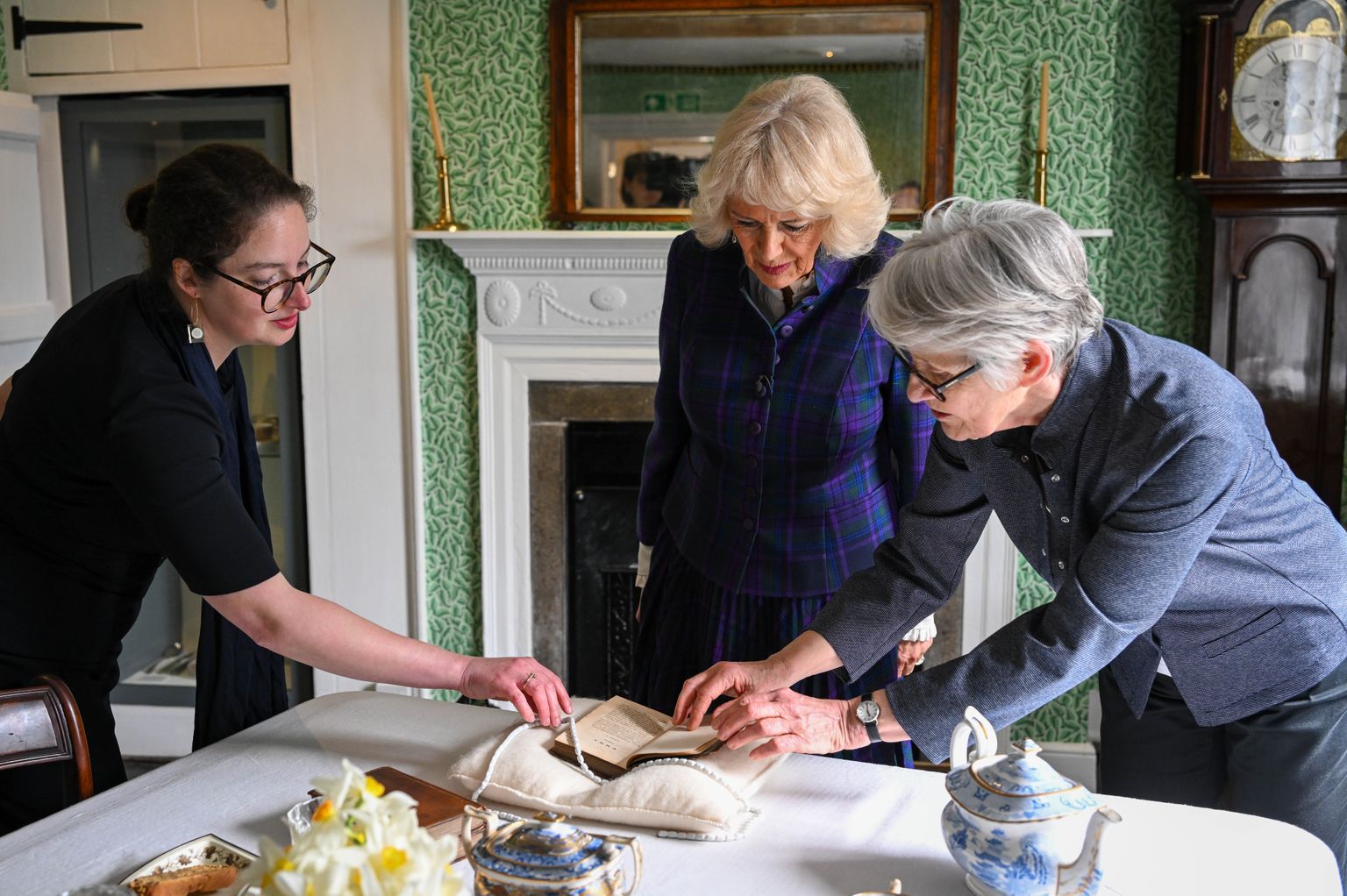 2022. aasta aprillis külastas Cornwalli hertsoginna Jane Austeni kunagist kodu.