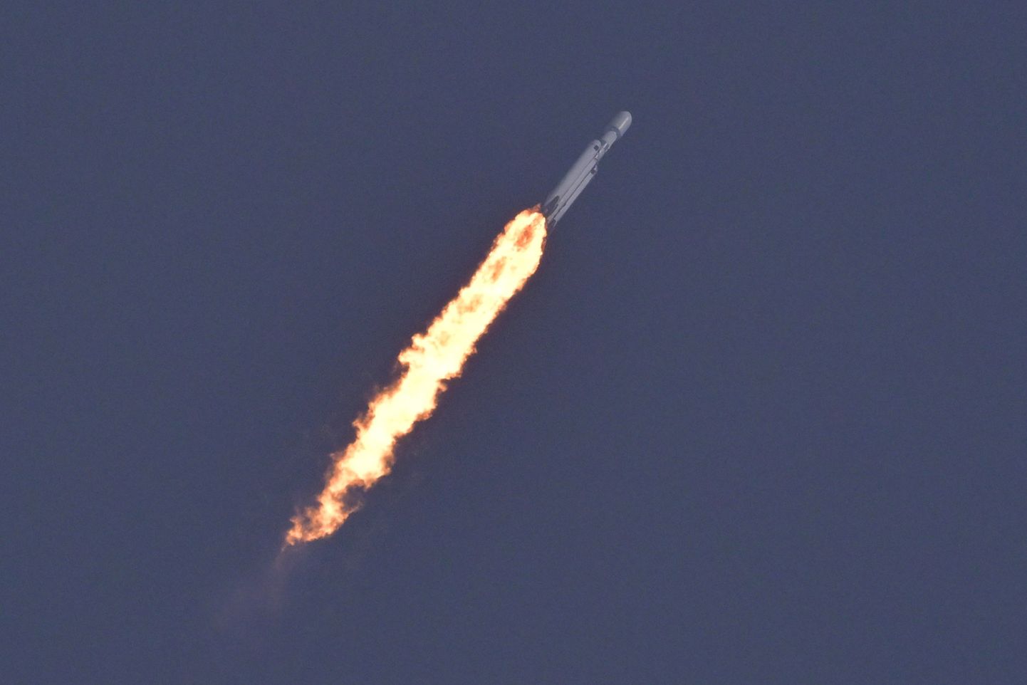 SpaceXi kanderakett Falcon Heavy lendamas kosmosesse 1. novembril 2022.