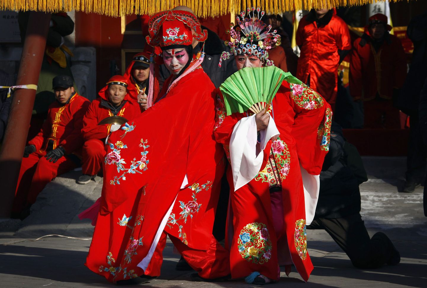 Kostümeeritud tantsijad Hiina uusaasta vastuvõtmise pidustustel