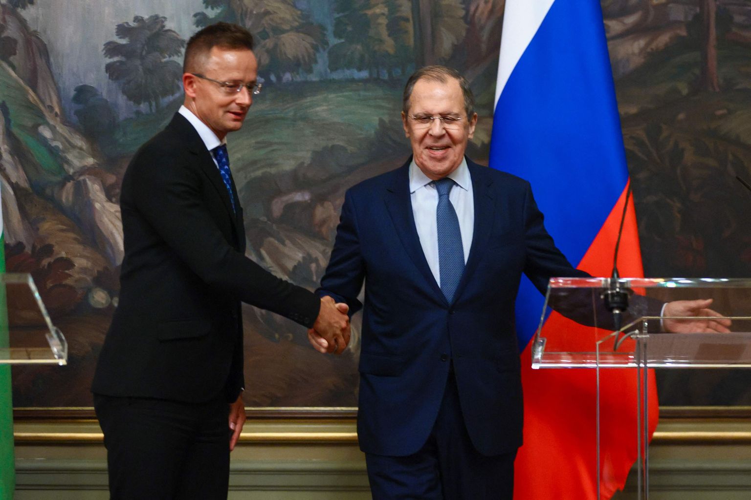 Ungārijas ārlietu ministrs Pēters Sijārto un Krievijas ārlietu ministrs Sergejs Lavrovs.