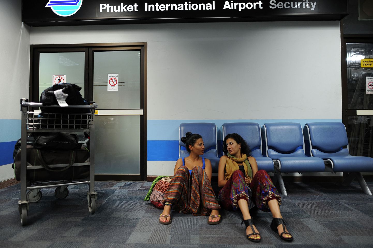 Reisijad Phuketi lennujaamas.