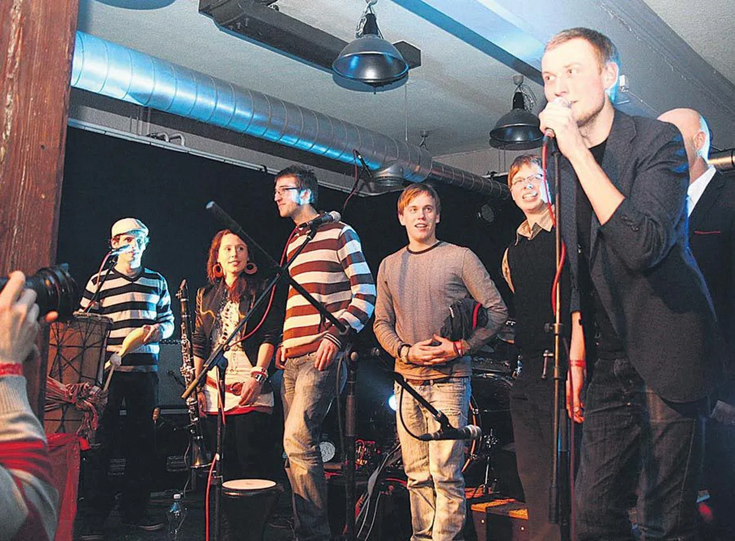 Parima albumi kategoorias võitnud ansambel Paabel põimib vanu pillilugusid, regilaule ja omaloomingut.
