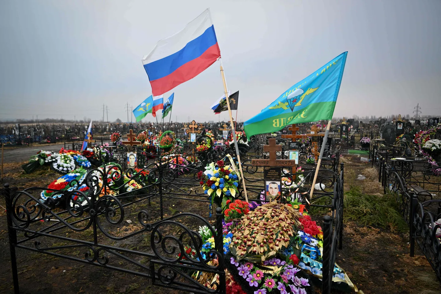 Vene sõdurite hauad Jefremovi linnas.