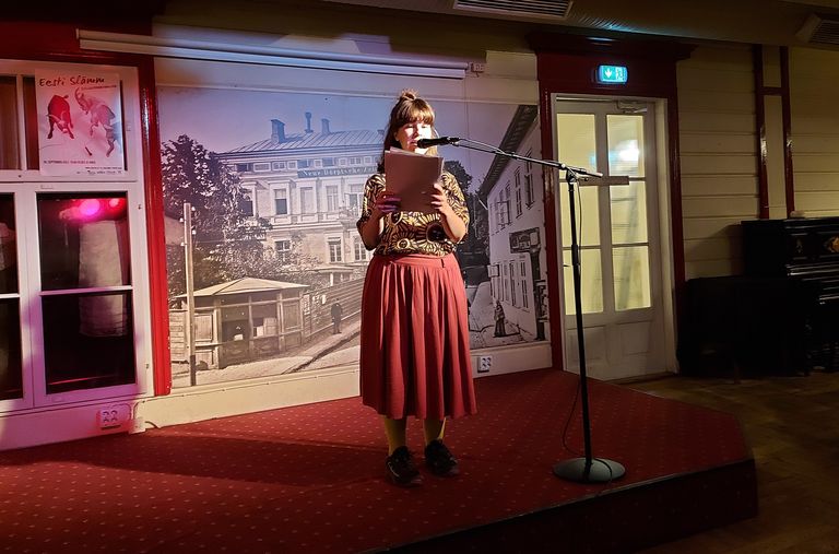 Eesti luuleprõmmu mullune meister Kaisa Kuslapuu luges Vildes ja Vines oma luulet videosse, mis läheb võistlema Euroopa tänavuse luuleprõmmu finaali. See pidi toimuma märtsis Milanos, kuid jäi ära.